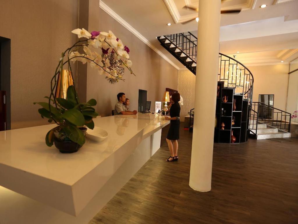 De Art Hotel Phnom Pen Exterior foto